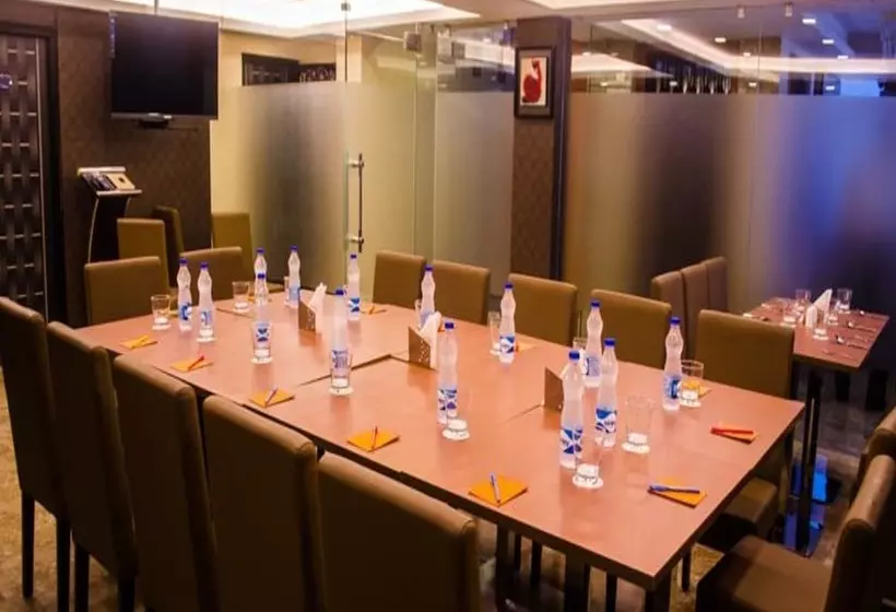 Fotos del hotel Oyo Premium Lansdowne:  5