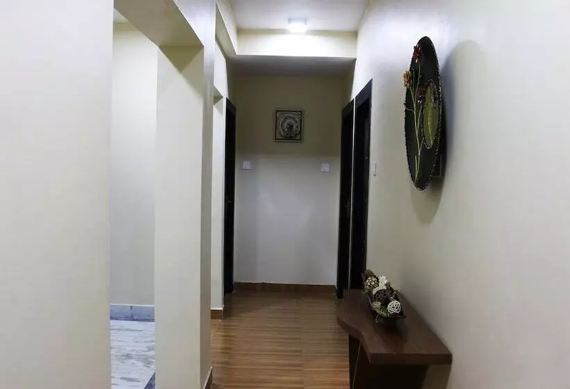 Fotos del hotel Oyo Premium Lansdowne:  2