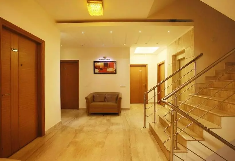 Fotos del hotel Fab Grd Dlf Square:  7