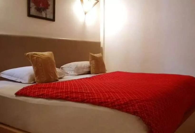 Fotos del hotel Dewarna Sutoyo:  16