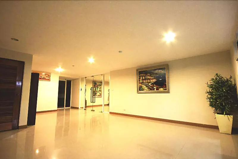 Fotos del hotel The Chateau Luxury Serviced Apartment:  10