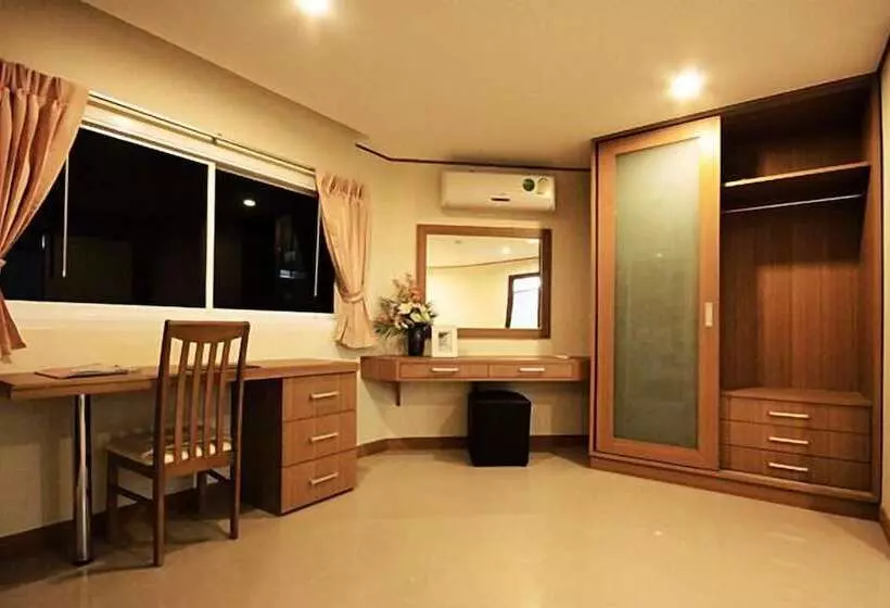 Fotos del hotel The Chateau Luxury Serviced Apartment:  22