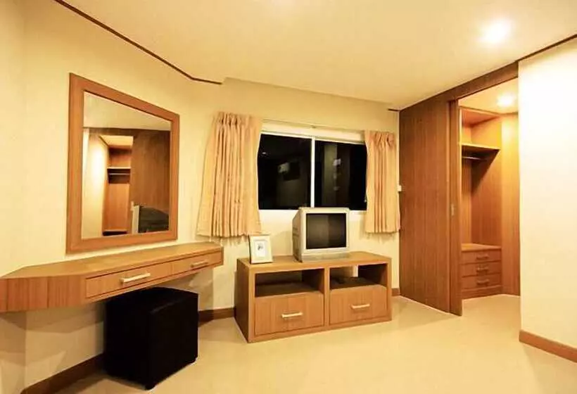 Fotos del hotel The Chateau Luxury Serviced Apartment:  20