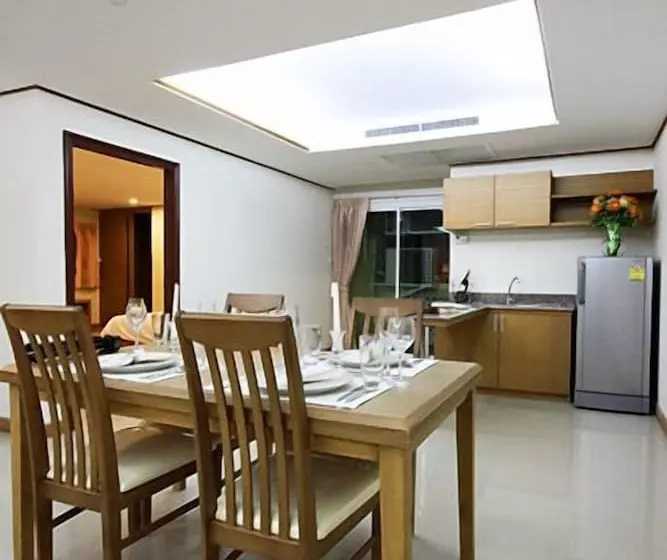 Fotos del hotel The Chateau Luxury Serviced Apartment:  12