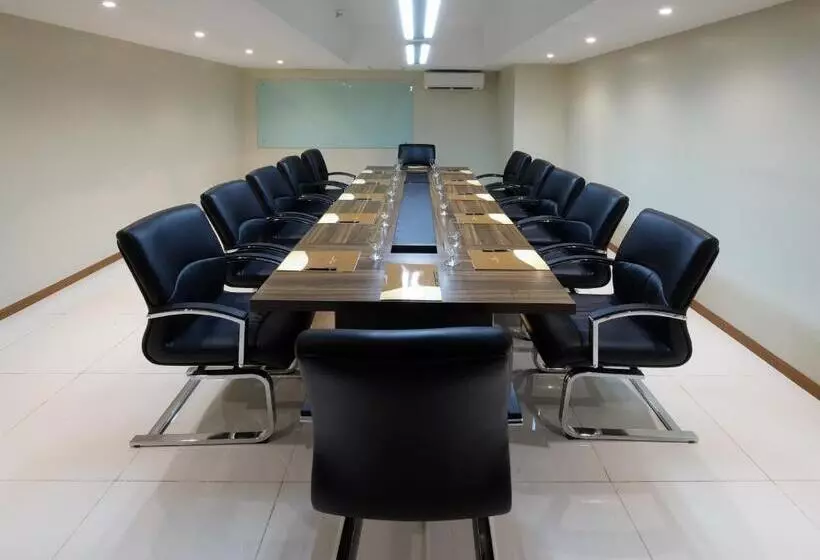 Fotos del hotel Golden Prince Hotel And Suites:  8