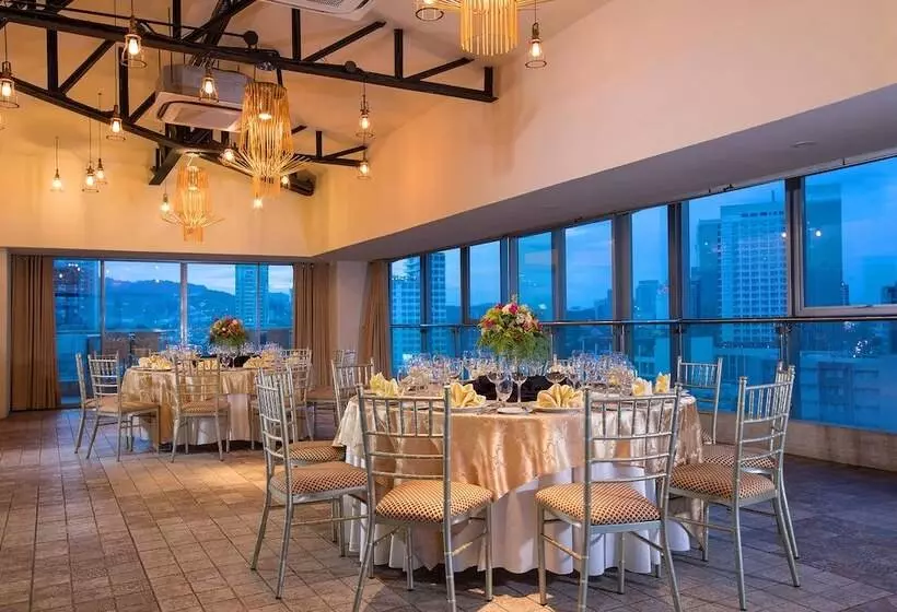 Fotos del hotel Golden Prince Hotel And Suites:  15