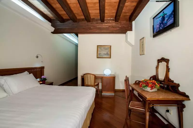 Fotos del hotel Flora:  2