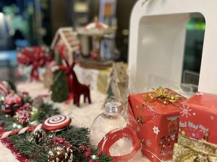 Fotos del hotel Clarkk Renaissance:  8