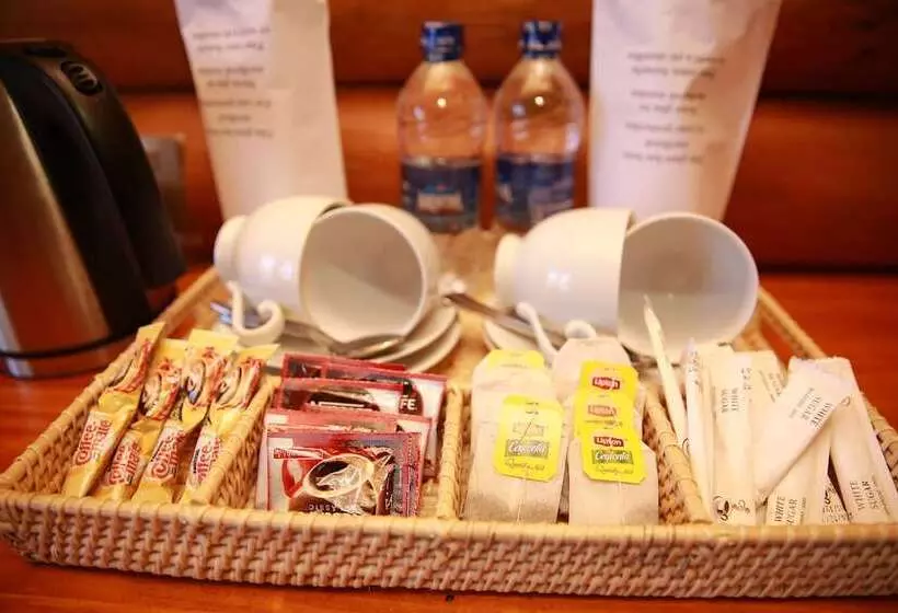 Fotos del hotel Queenswood Cottage:  11