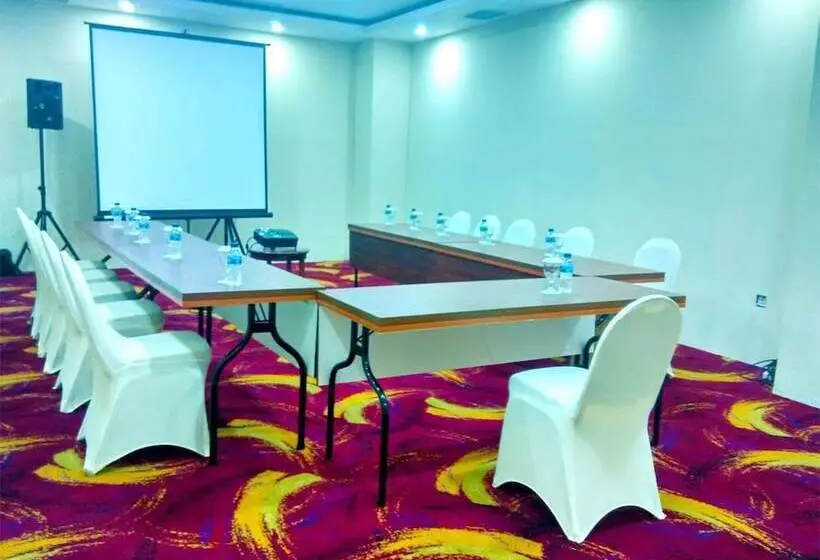 Fotos del hotel Travellers Hotel Phinisi:  4