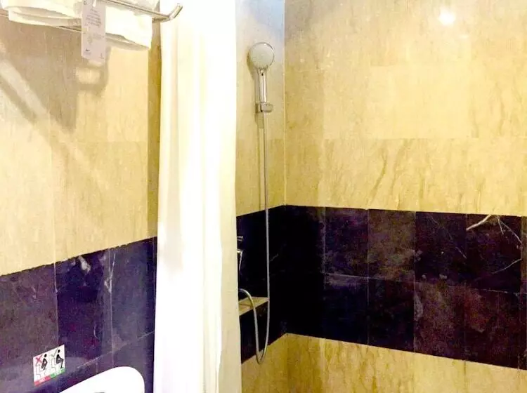 Fotos del hotel Travellers Hotel Phinisi:  20