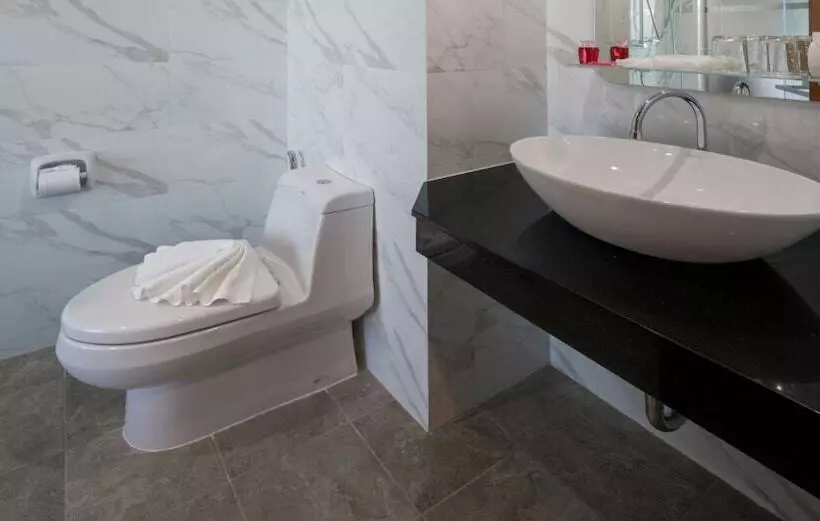 Fotos del hotel Lemon Tree Naturist Resort Naiharn Beach Phuket:  24