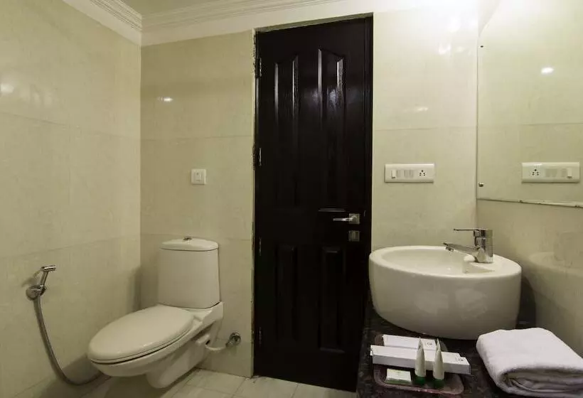 Fotos del hotel Treebo Four Sight Sector  14 Gurgaon:  3