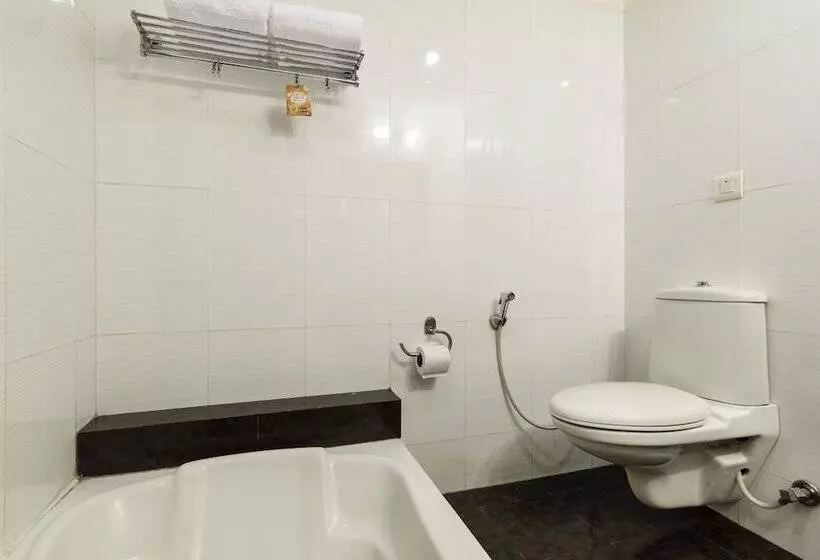 Fotos del hotel Treebo Four Sight Sector  14 Gurgaon:  7