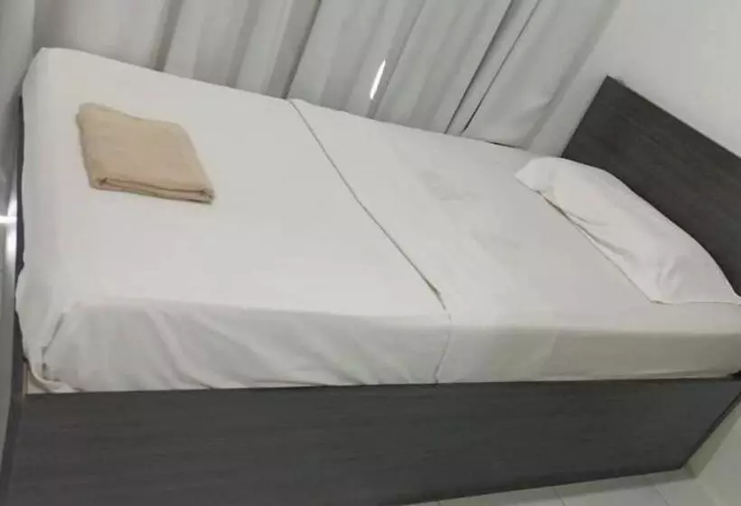 Fotos del hotel Checkedinn:  9