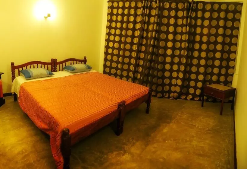 Mamas Coral Beach  & Restaurant