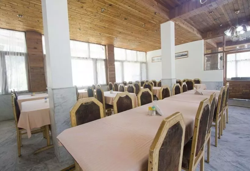 Fotos del hotel Oyo Premium Apple Garden:  3