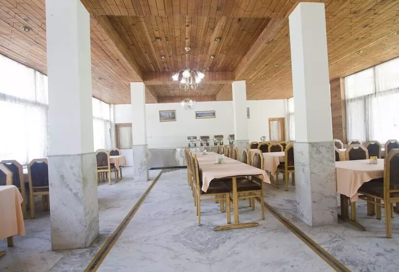 Fotos del hotel Oyo Premium Apple Garden:  12
