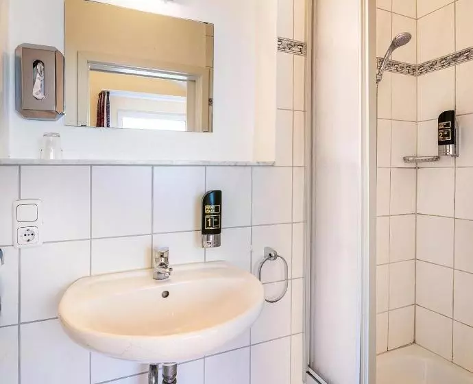 Fotos del hotel Schroeders Stadtwald:  9