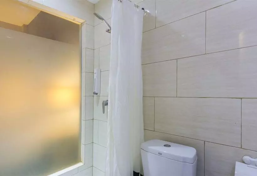 Fotos del hotel Reddoorz Plus @ Gunung Salak Street:  15