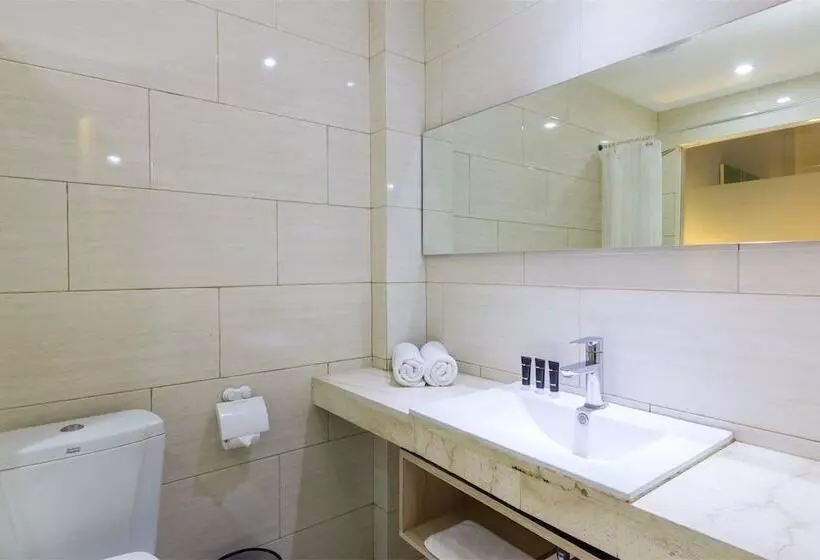 Fotos del hotel Reddoorz Plus @ Gunung Salak Street:  9