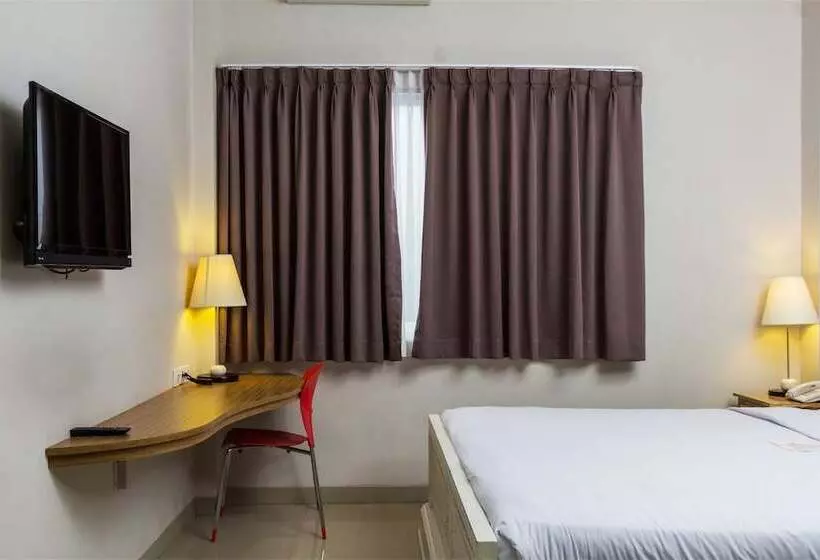 Fotos del hotel Reddoorz Plus @ Gunung Salak Street:  13