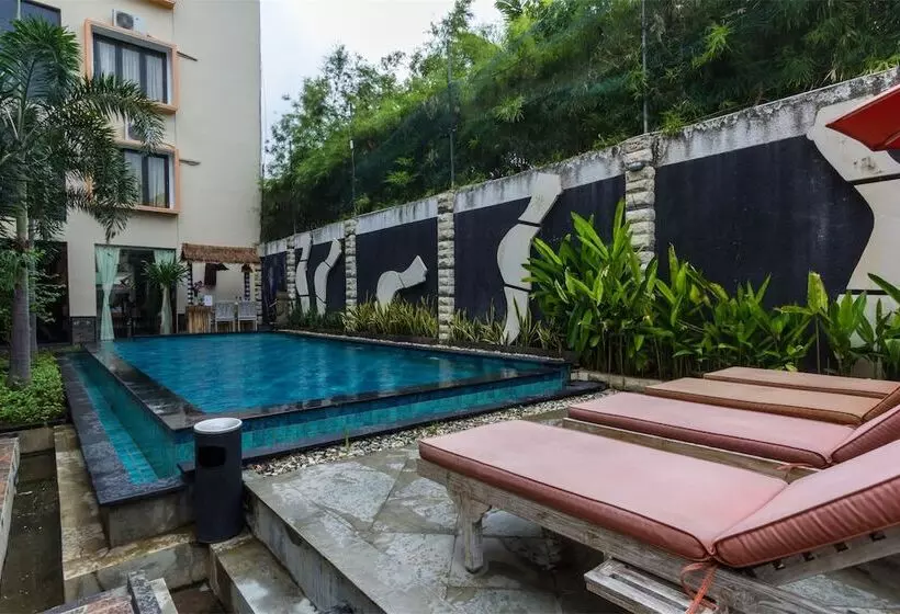 Fotos del hotel Reddoorz Plus @ Shri Lakshmi Seminyak:  17