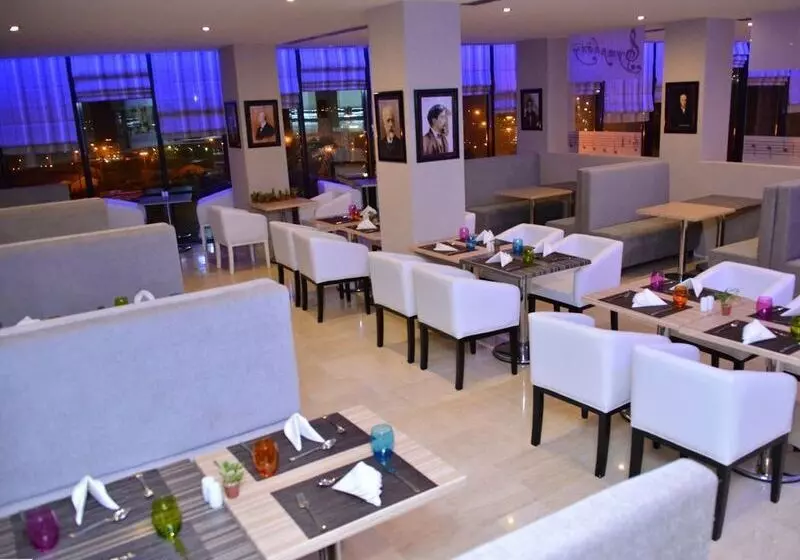 Fotos del hotel Adef:  5