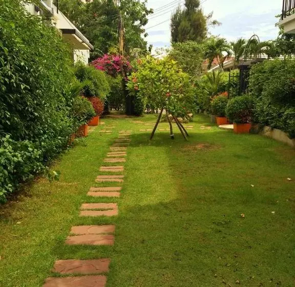 Fotos del hotel Villa Navin Beach Residence:  9