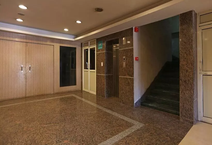 Fotos del hotel Capital O 7331  Airport Park Blue:  17