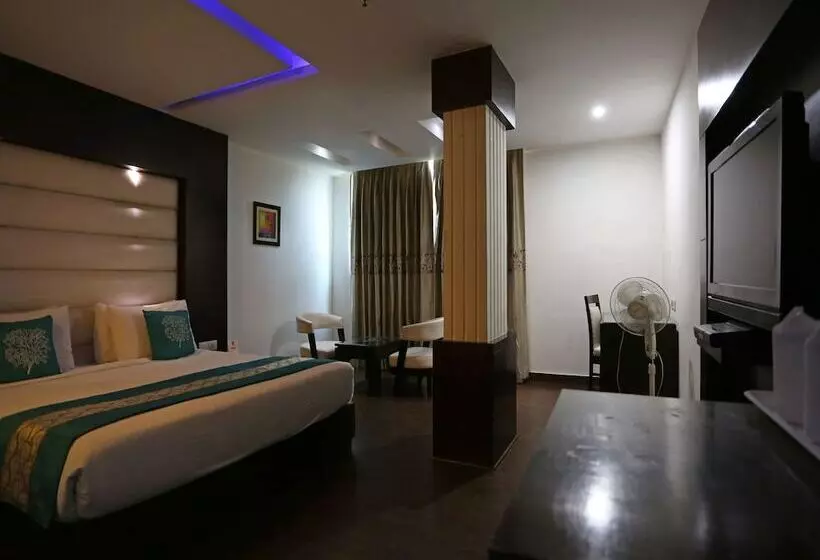 Fotos del hotel Capital O 7331  Airport Park Blue:  2