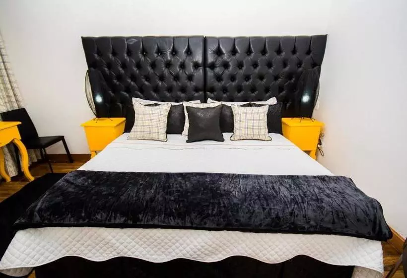 Fotos del hotel + Arte:  24