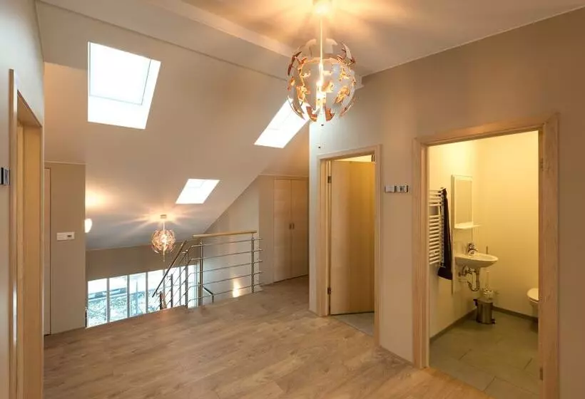 Guesthouse Garun, Skolavellir