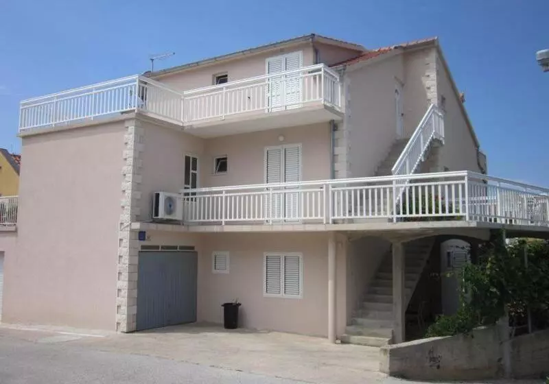 Fotos del hotel Apartments And Rooms Ivanovi?:  5