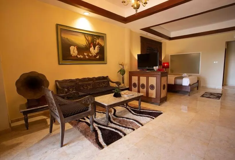 Fotos del hotel Royal Trawas  & Cottages:  15