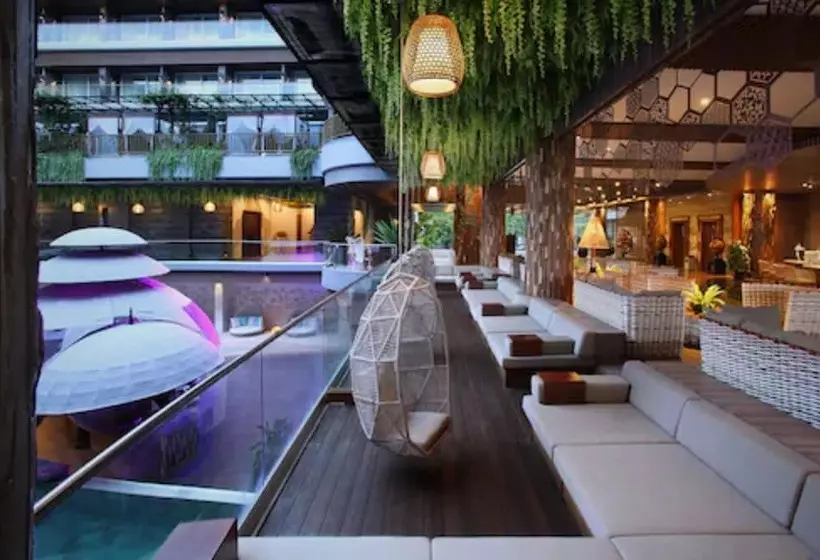 Fotos del hotel The Crystal Luxury Bay Resort Nusa Dua:  2