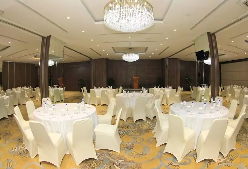 Fotos del hotel The Crystal Luxury Bay Resort Nusa Dua:  8