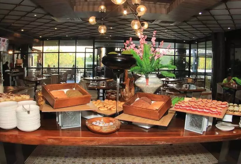 Fotos del hotel The Crystal Luxury Bay Resort Nusa Dua:  6