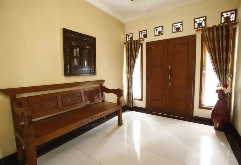 Fotos del hotel Reddoorz@pondok Pinang 2:  2