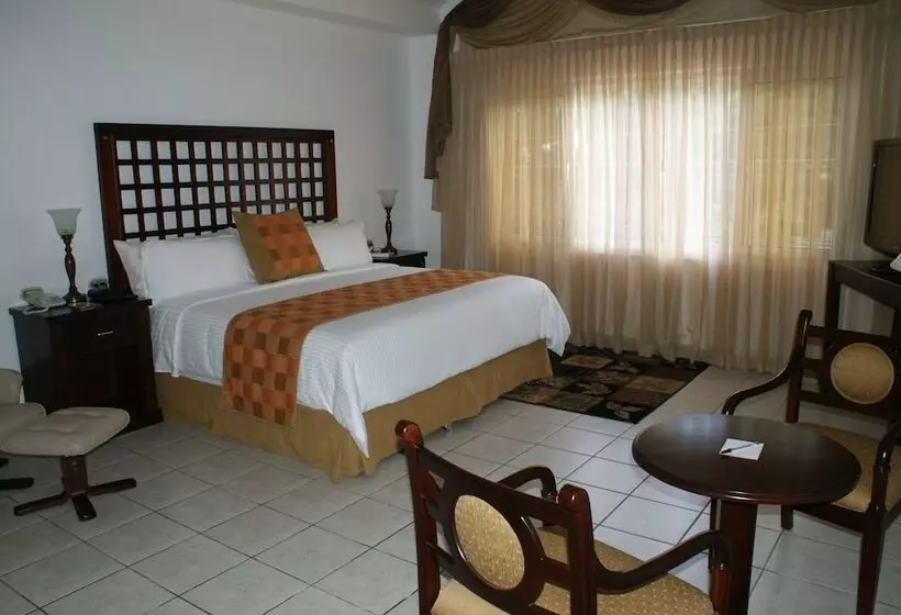 La Casa De Los Arcos Boutique