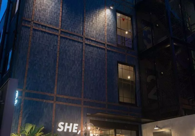 She Osaka