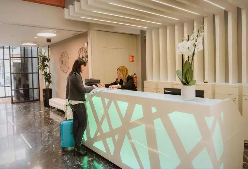 Fotos del hotel Arya Stadium:  5