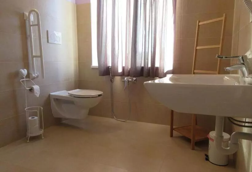 Fotos del hotel Albergo Trattoria Italia:  5