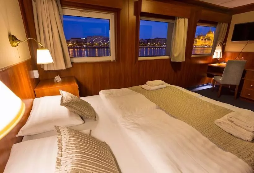 Fotos del hotel Grand Jules  Boat:  16