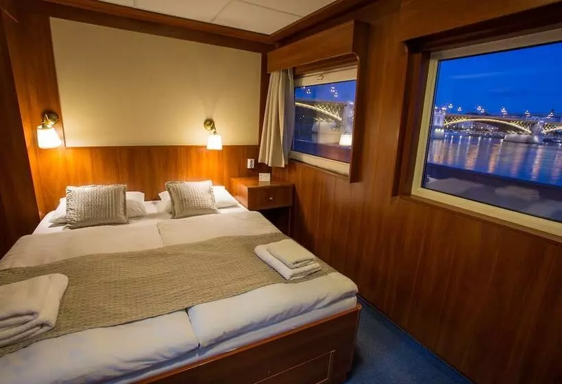 Grand Jules  Boat