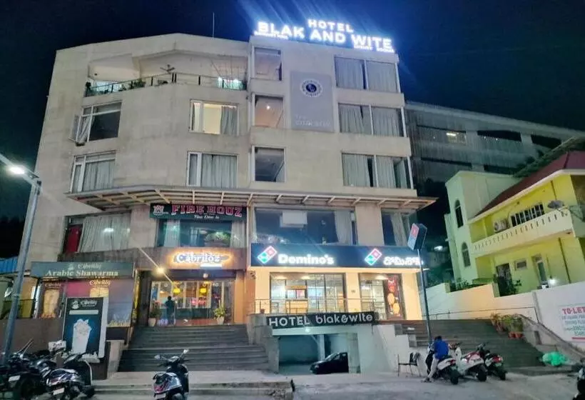 Oyo 9210 Hotel Blak & Wite