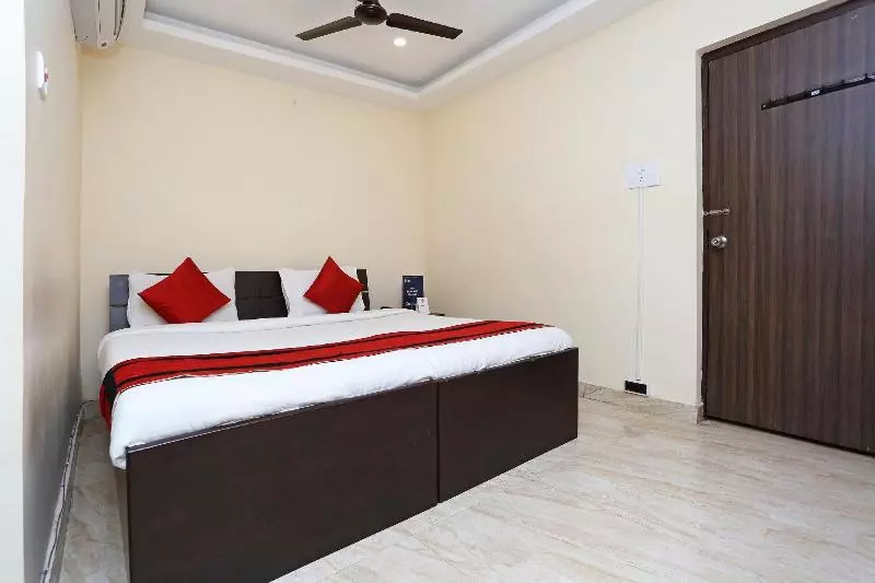 Oyo 8812 White Palace  & Resort