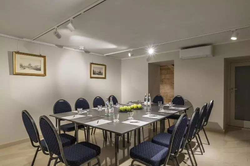 Fotos del hotel Palais Le Brun:  7