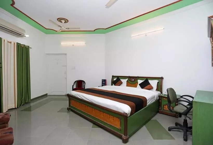 Oyo 11069 Hotel Star Inn