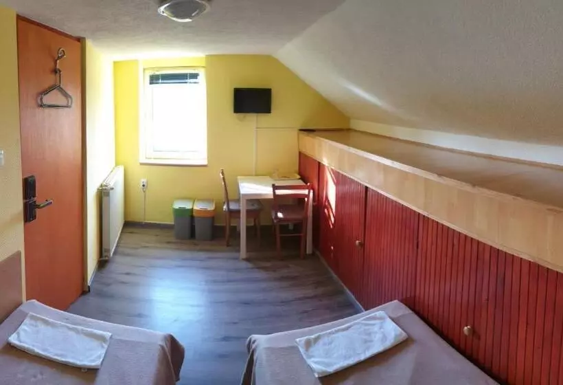 Fotos del hotel Jáde Panzió:  15